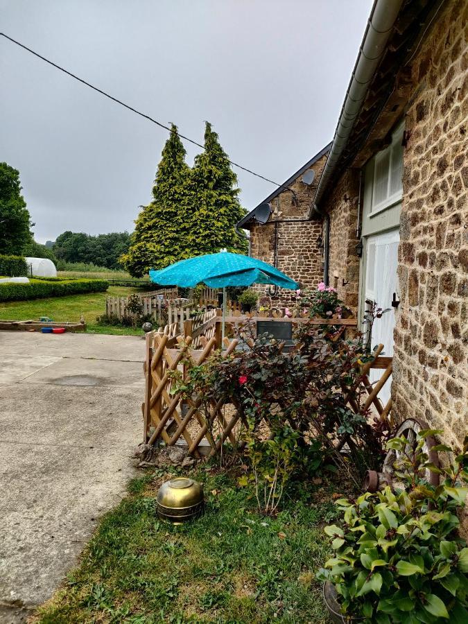Les Petits Champs Apartment Buais-les-Monts Exterior foto