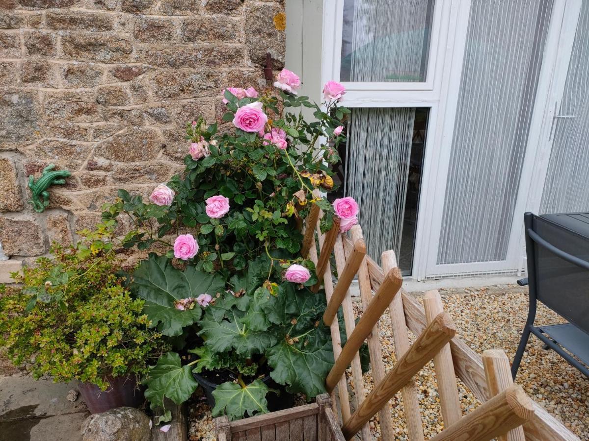 Les Petits Champs Apartment Buais-les-Monts Exterior foto