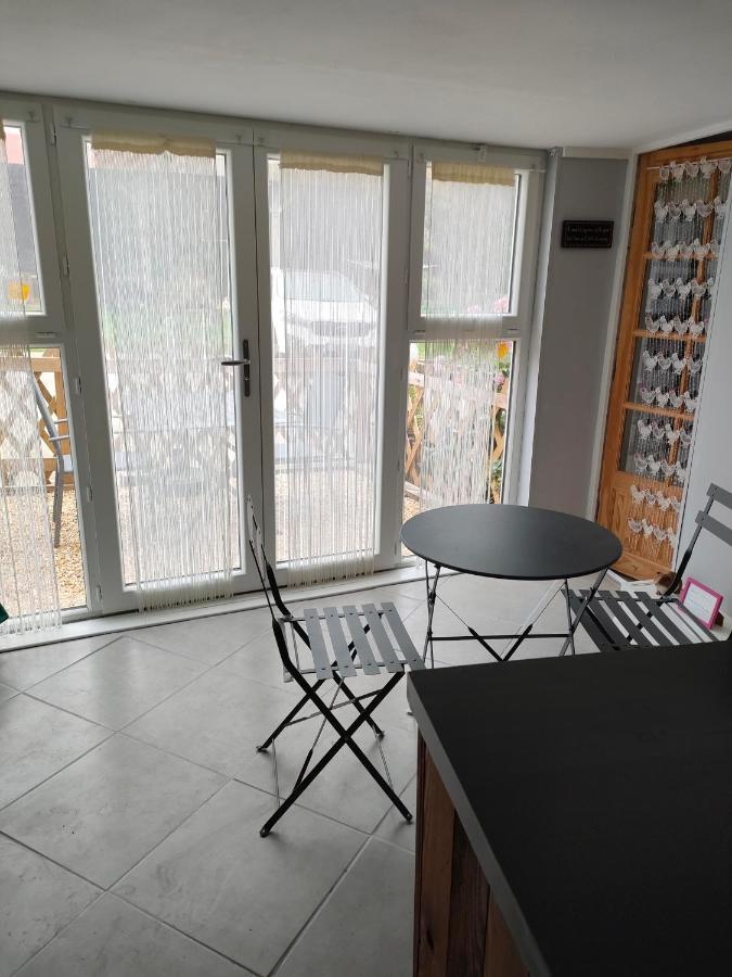 Les Petits Champs Apartment Buais-les-Monts Exterior foto