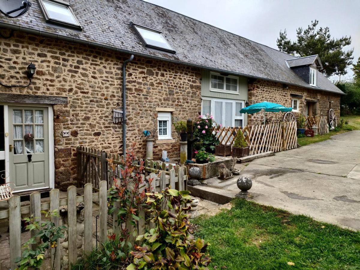 Les Petits Champs Apartment Buais-les-Monts Exterior foto