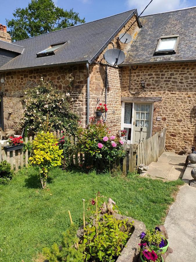 Les Petits Champs Apartment Buais-les-Monts Exterior foto
